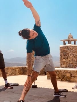 Hector Bellerin Flexibility and Mobility Exercise in Mykonos