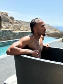 Ice bath cryotherapy